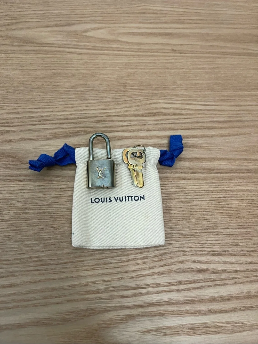 LOUIS VUITTON Keepall Bandoulière 50 Coquelicot Red Monogram Canvas Travel Bag